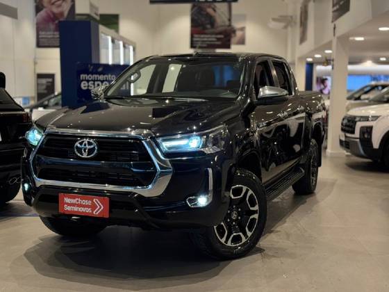 TOYOTA HILUX 2.8 D-4D TURBO DIESEL CD SRV 4X4 AUTOMÁTICO